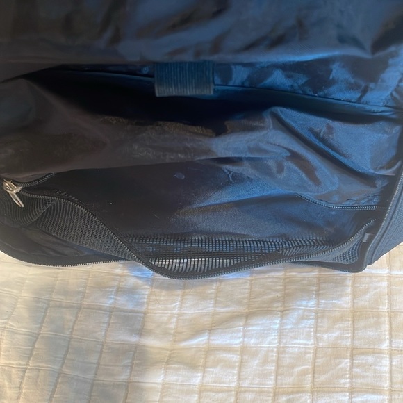 Cosmetic toiletry travel organizer double zipper compartments pockets hanger - Picture 8 of 11